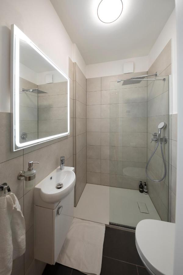 Jaybnb - Apartment Direkt Am Hafen Mit Terrasse Und Uhd Tv Dortmund Bagian luar foto